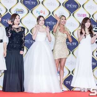 ekipa Unni's Slam Dunk - Ra Mi Ran, Kim Sook, Min Hyo Rin, Jessi, Tiffany, Hong Jin Kyung